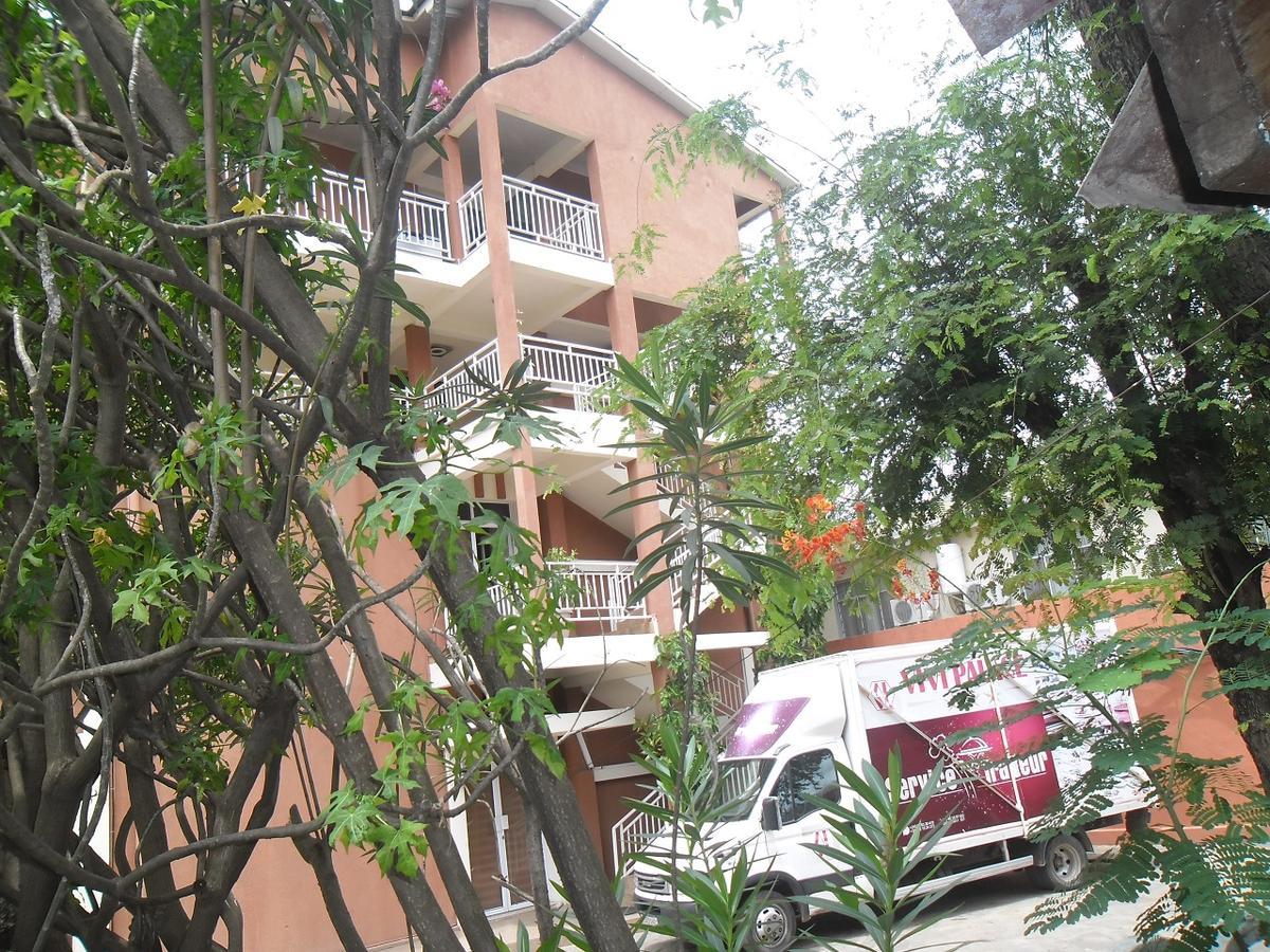 Hotel Vivi Palace Matadi Экстерьер фото