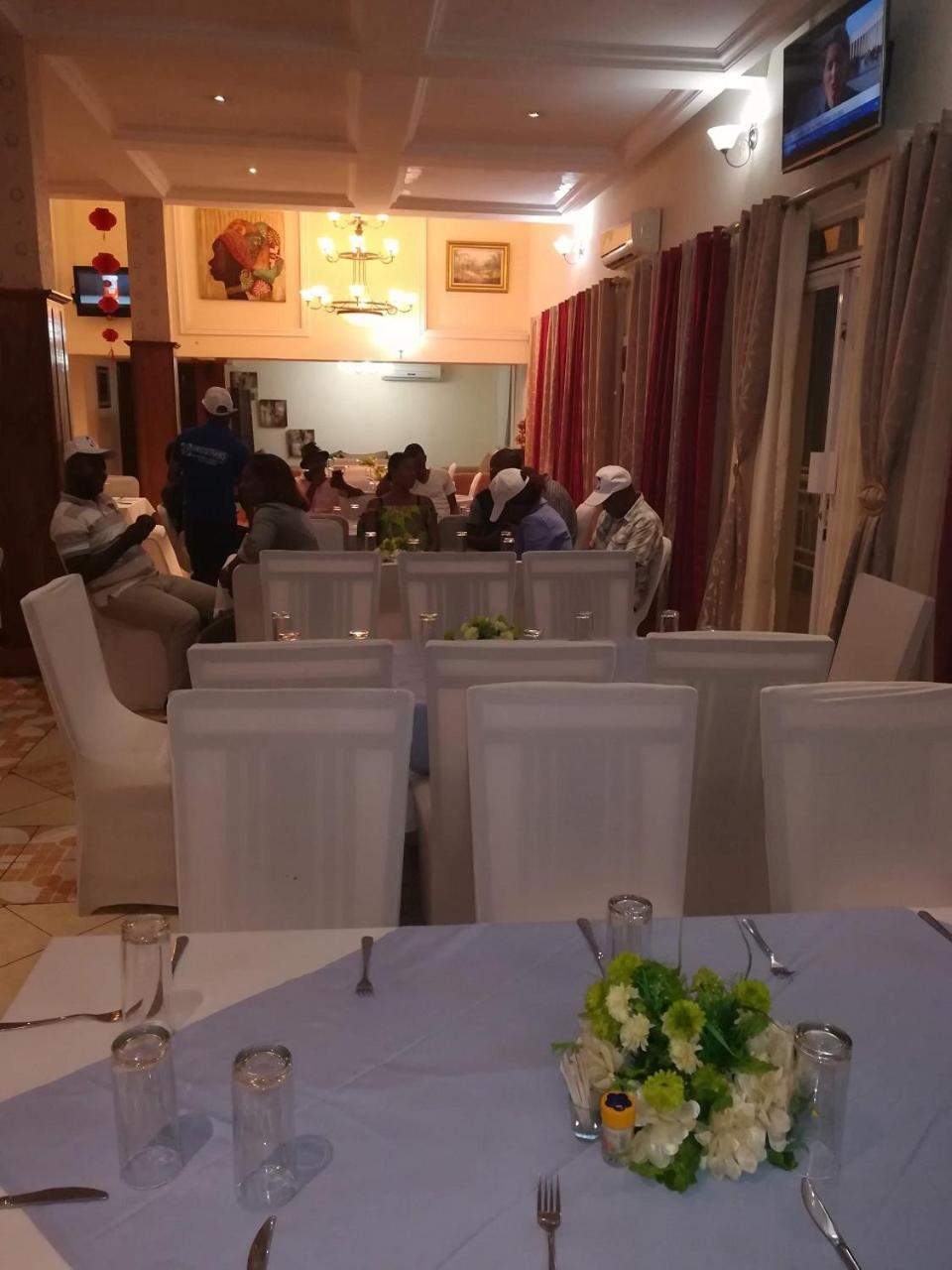 Hotel Vivi Palace Matadi Экстерьер фото